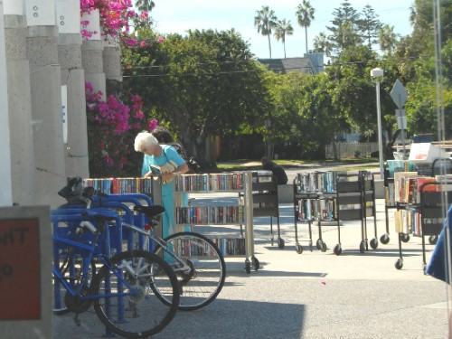 Pacific Beach/Taylor Branch Library; photograph by Robert Quade aka digitalBob